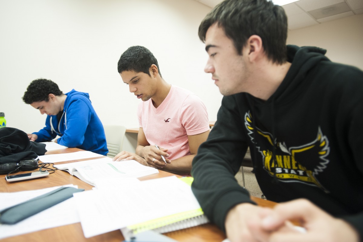 International studies review. мероприятия для иностранных студентов. 33 человека в классе фото. International global security отзывы. Holland international study center.