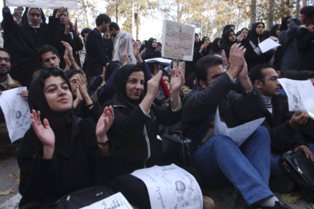 Iran: Overcoming persecution to graduate