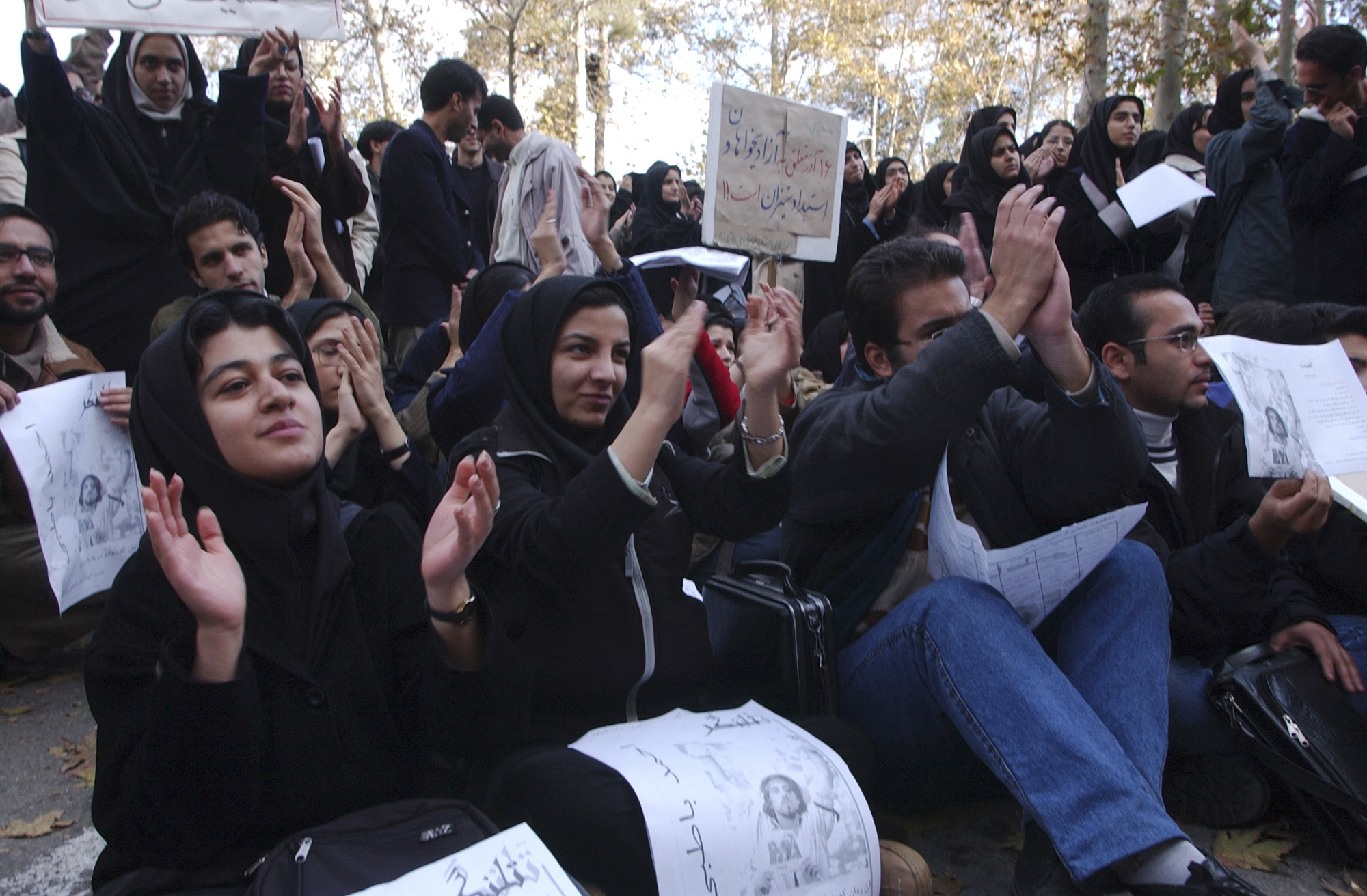 Iran: Overcoming persecution to graduate