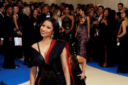 'Generous Queen' Nicki Minaj pledges on Twitter to pay fans' student fees
