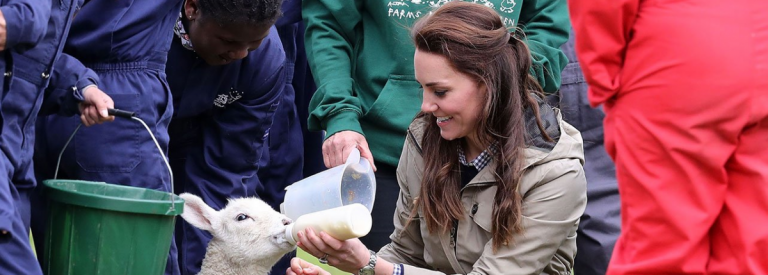 UK: Duchess Kate joins school children down at the farm