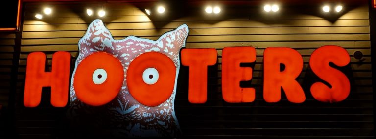 Christian uni warns students against working at Hooters