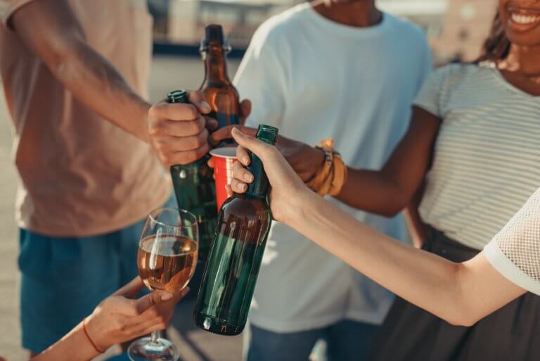 Would an alcohol ban curb binge drinking among university students?
