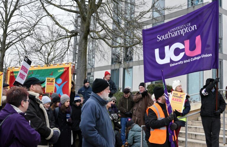 Why students should support college lecturers on strike