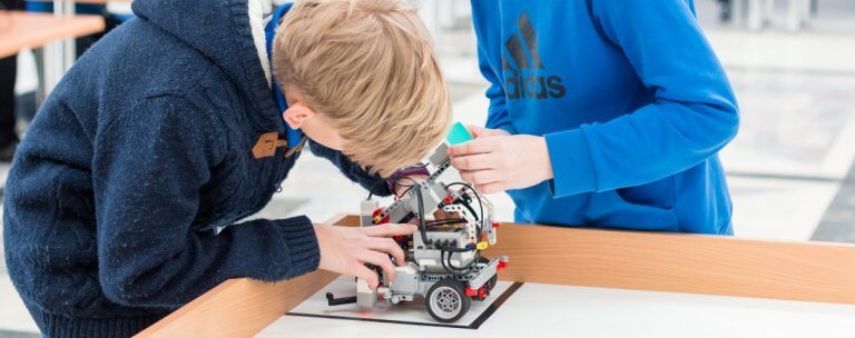5 cool makerspaces that will make you wish your school has one