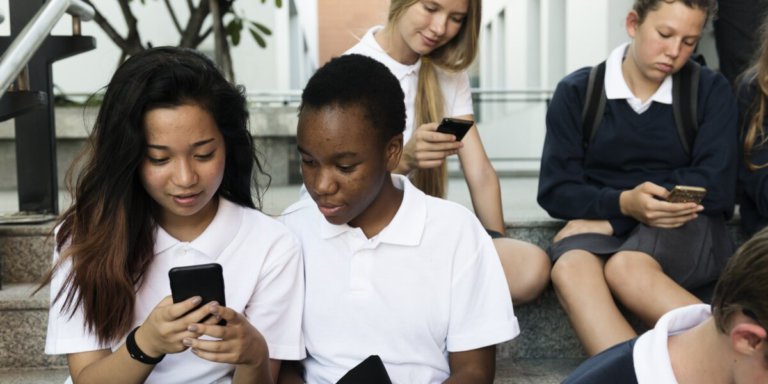 Australian state bans use of mobile phones in schools