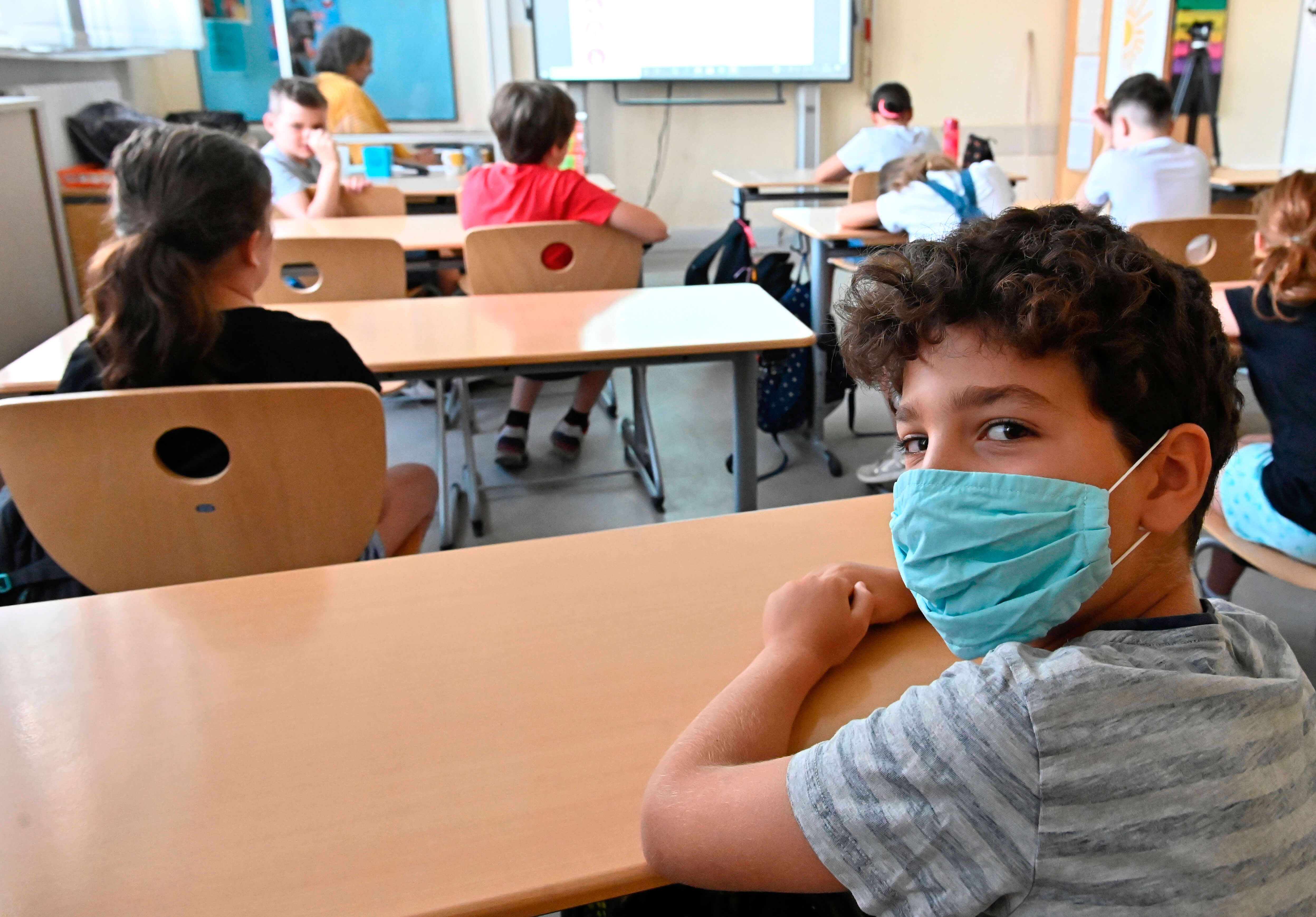 German school provides 90% safe air using DIY ventilation system