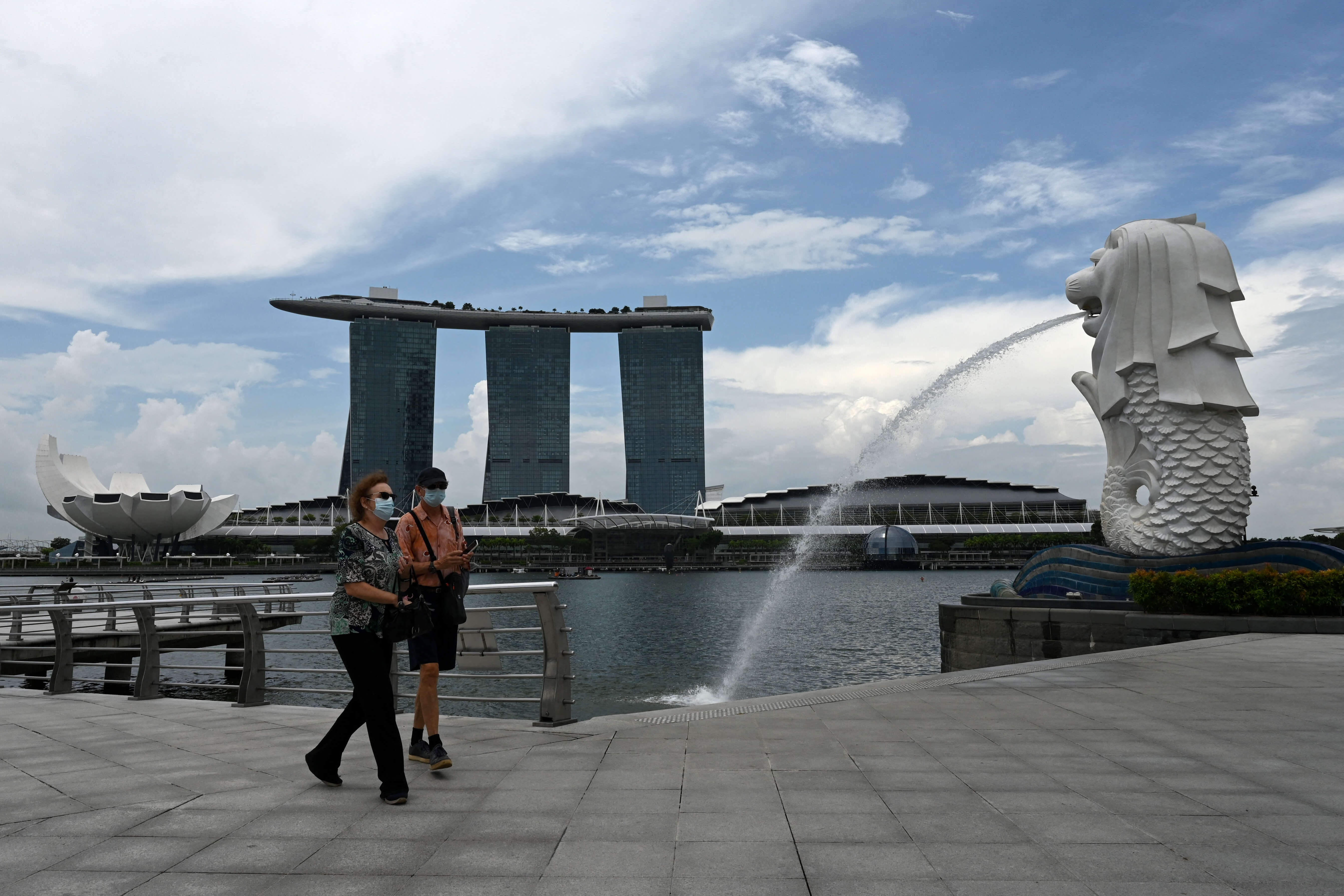 Singapore shuts borders to students, travellers over Omicron concerns