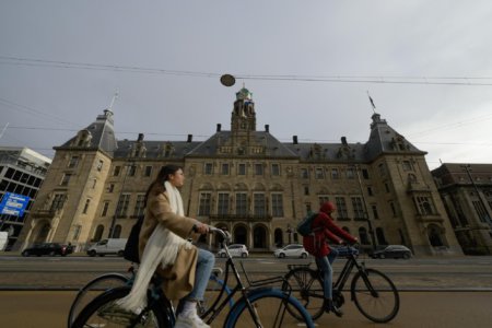 Why are Dutch unis trying to limit their number of international students?