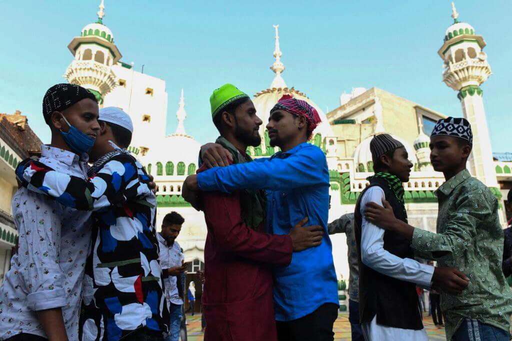Ramadan 2022: Muslims embrace each other with a friendly gesture 