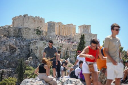 6 international scholarships to study in Greece for cheap