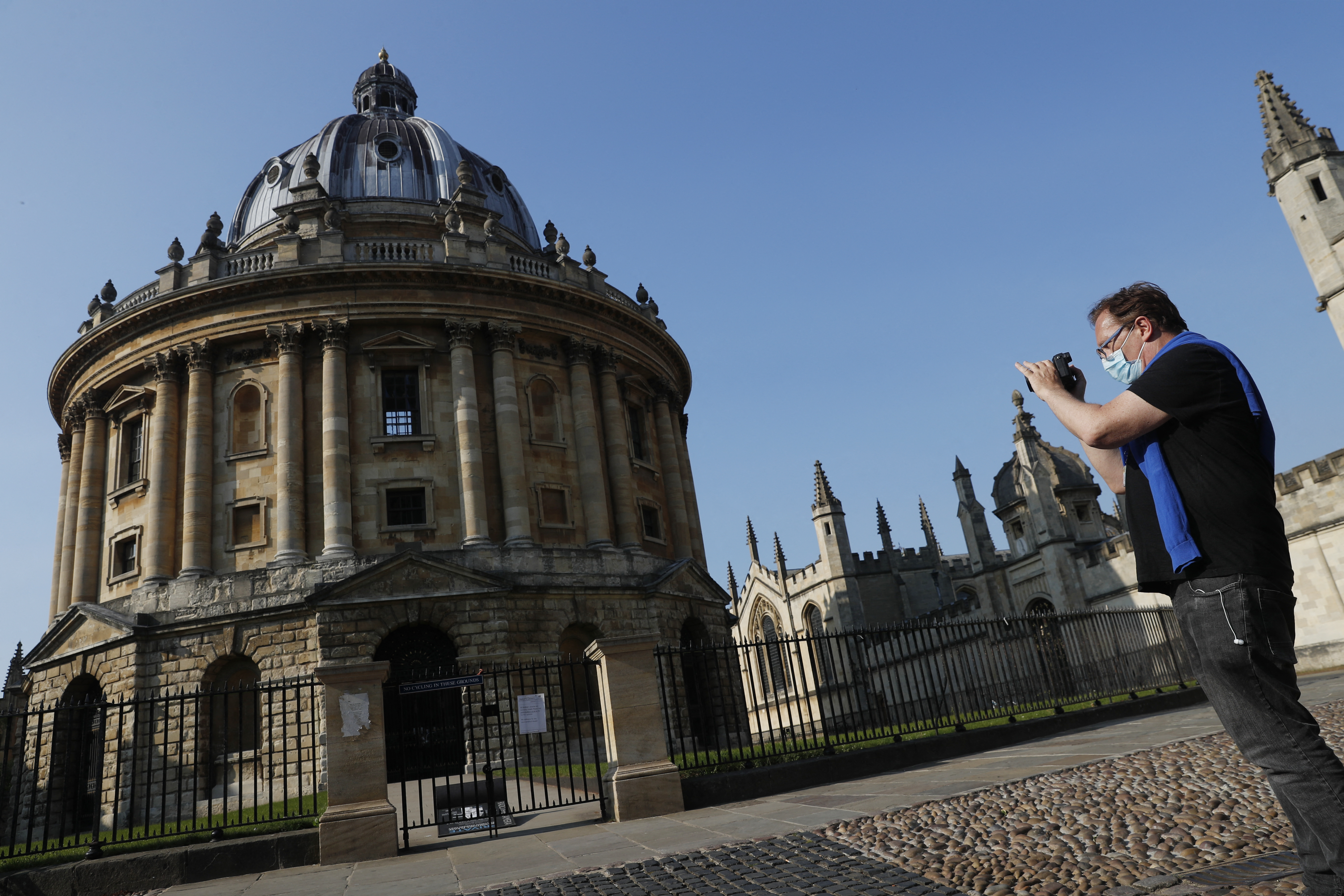 Oxford and Cambridge scholarships for international students