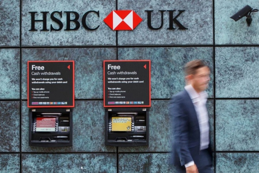 HSBC is one of the best bank accounts for international students studying in the UK. Source: Tolga Akmen/