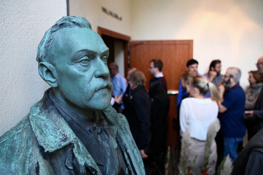 Nobel Prize laureates are a factor too when it comes to the most prestigious Canadian universities. Source: