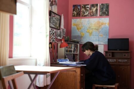 10 MBA scholarships for Ukrainian female refugees