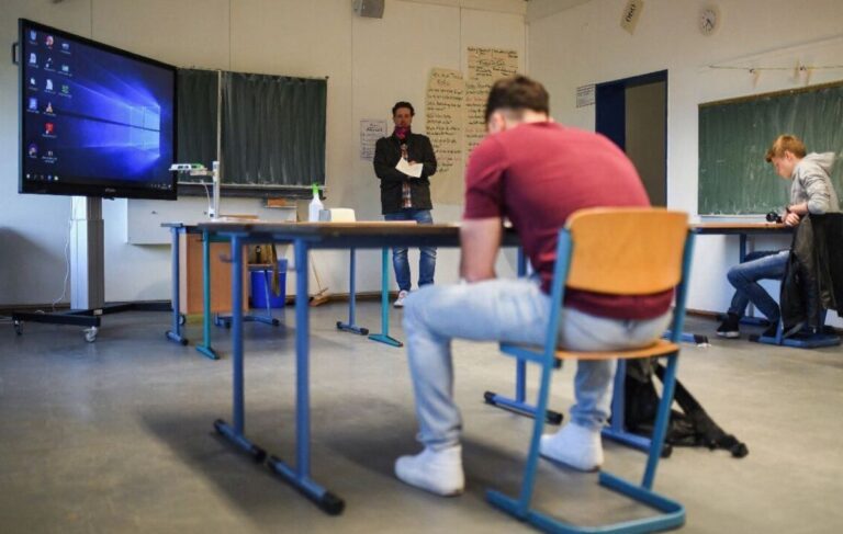 Here are 4 ways to ace the AWA section in the GMAT Online exam