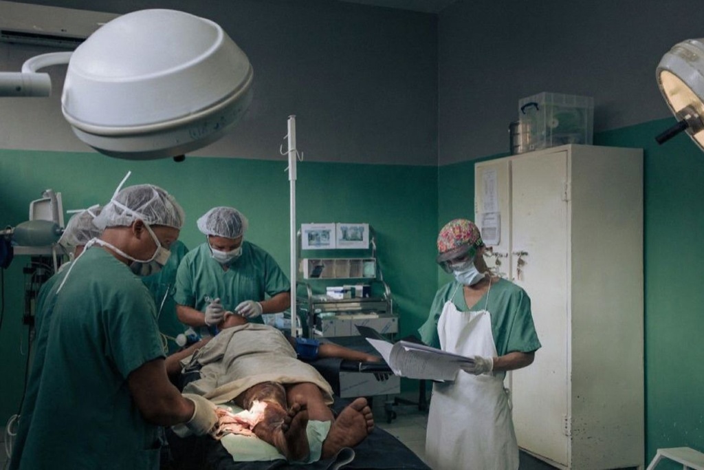 Responsible for saving people’s lives, it is no surprise that surgeons are among the highest paying jobs. Source: