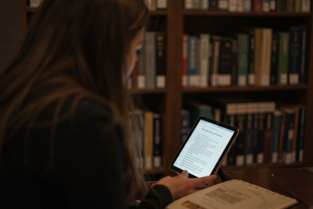 Visiting a library can be fun, but it’s easier to have your own ebook, especially for those late night study sessions. Source: Stefani Reynolds/