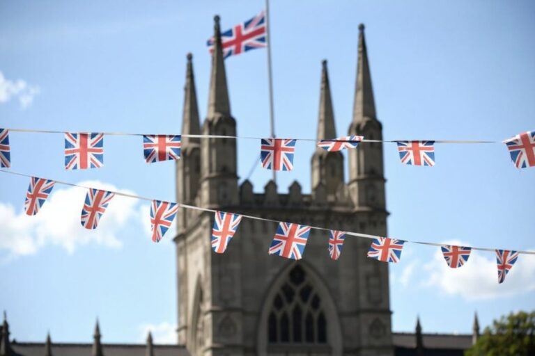 Best bank accounts for international students in the UK