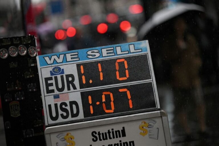 Best tips to save foreign currencies