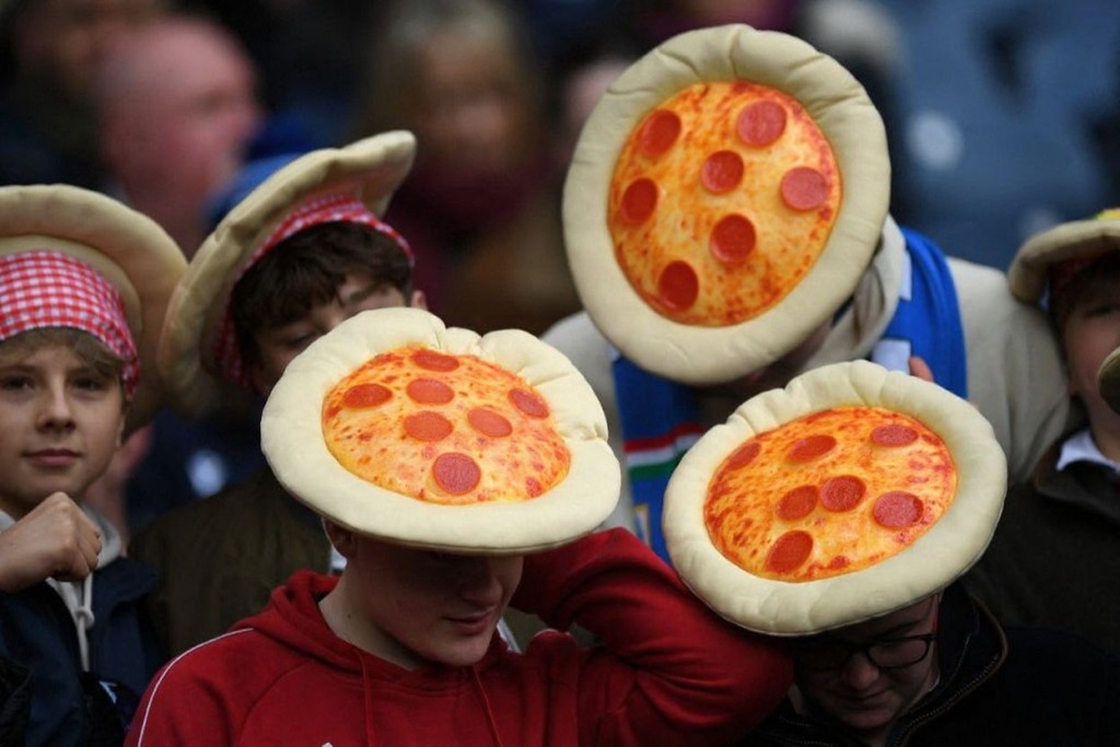 Whether you prefer a classic margherita or pepperoni, Italy is the place to be for all pizza lovers. Source: