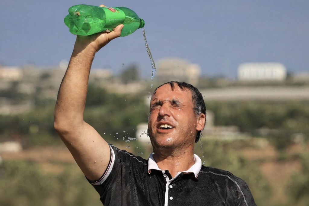 Water signs end to have a strong intuitive sense of everyone’s emotional needs. Source: