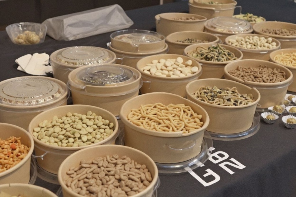 The best cafeterias offer a diverse range of food options for all dietary requirements. Source: