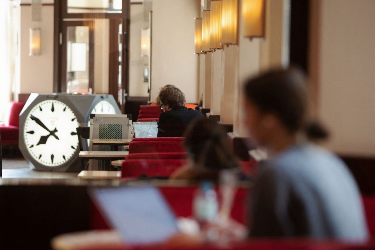 Time is of the essence when it comes to revising for exams, so it might be a good idea to use planner apps to organise your days before you sit for your papers. Source: Alex Halada/