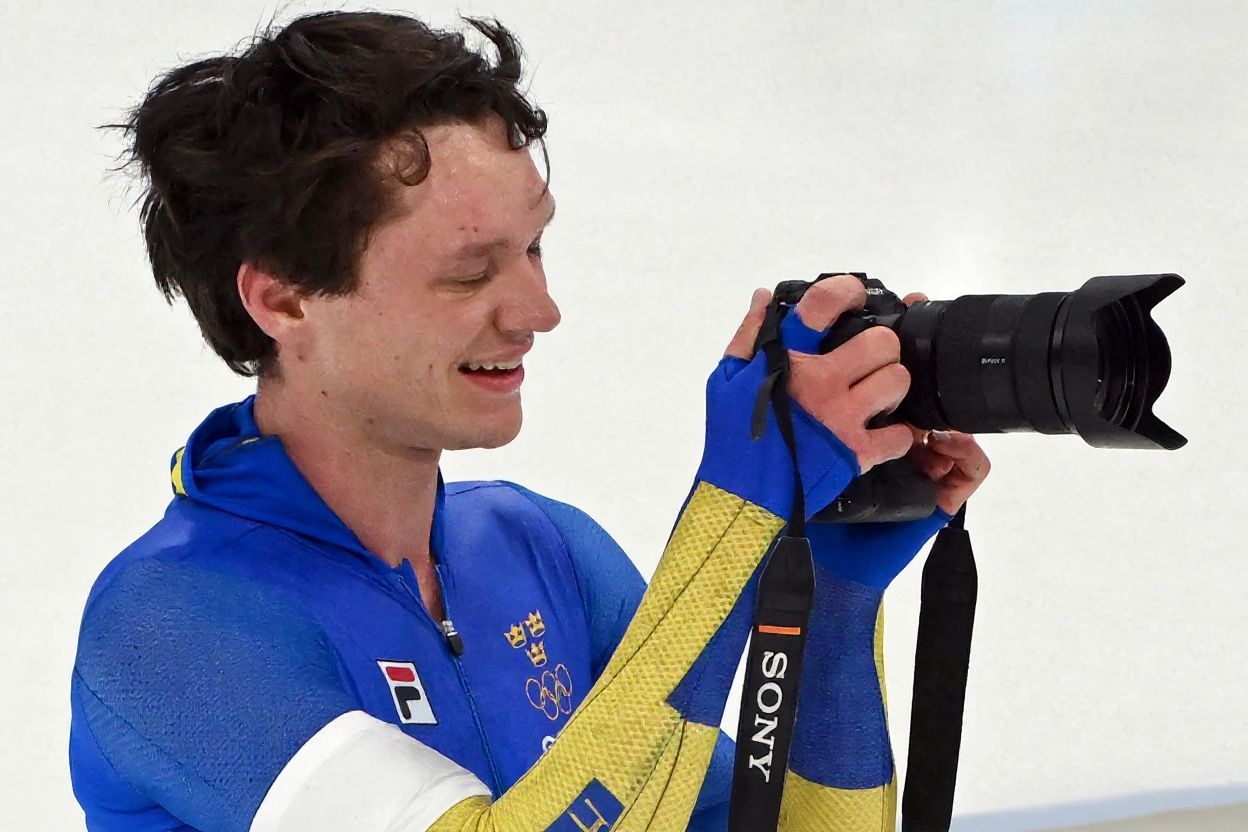 If you are student who loves photography, selling stock photos online is an easy way to earn a side income. Source: Manan Vatsyayayna/