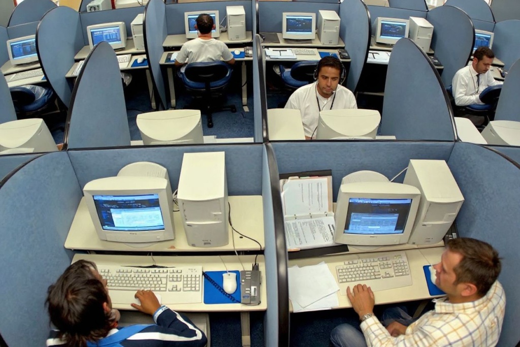 Customer service representatives work directly with customers to solve any issues they may have. Source: Mauricio Lima/