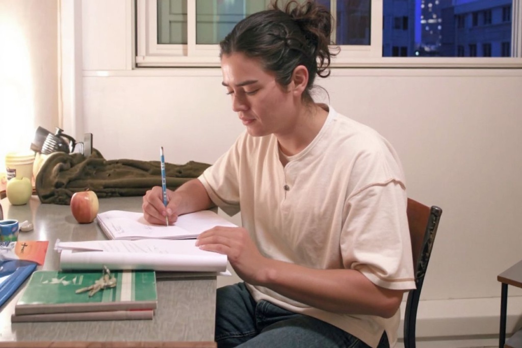 Daily journaling is a great way to cope with stress while in university. Soucre: