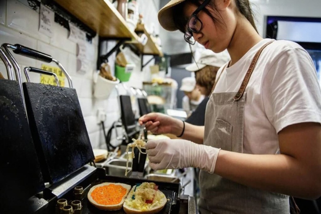 Did you know grilled cheese is one of the cheapeast meals for students? Source: