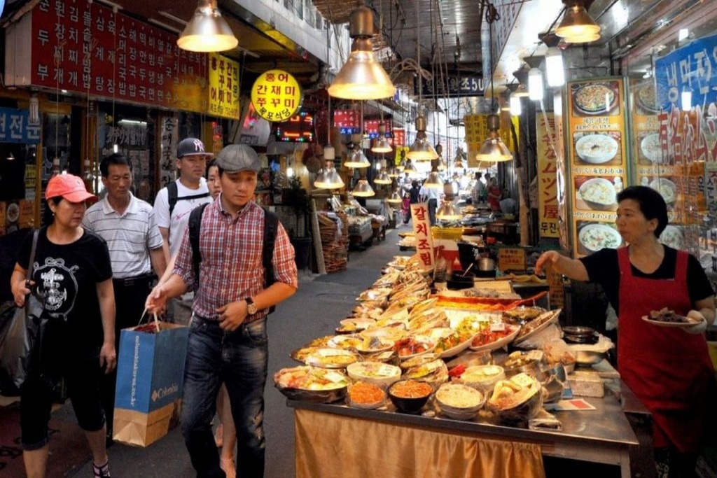 South Korea is not only one of the best countries for job opportunities, but you will also be able to enjoy delicious food and live a good life here. Source: