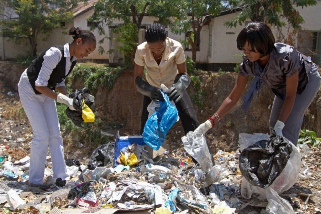 Introducing recycling strategies can reduce the carbon footprint of a university. Source: