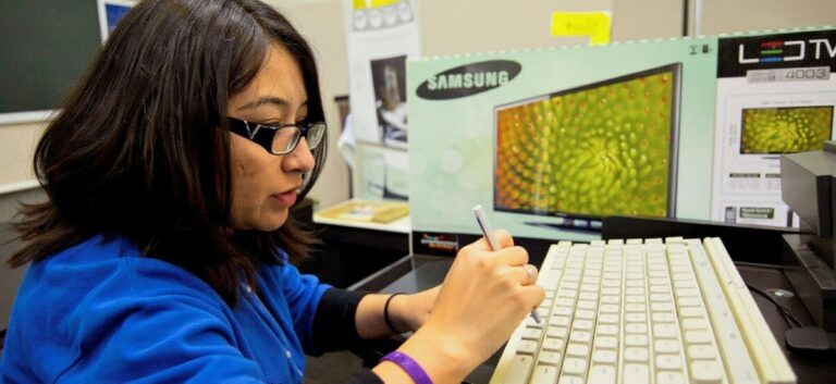 Is it good to work while you study? Here's what the data says