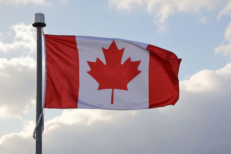 The ultimate guide: What to pack for Canada as an int'l student