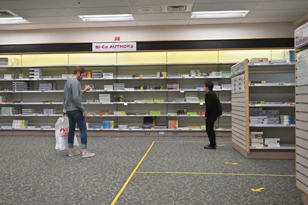 Did you know the College Board suggests that students set aside US ,200 each year for books and other course materials? Source: