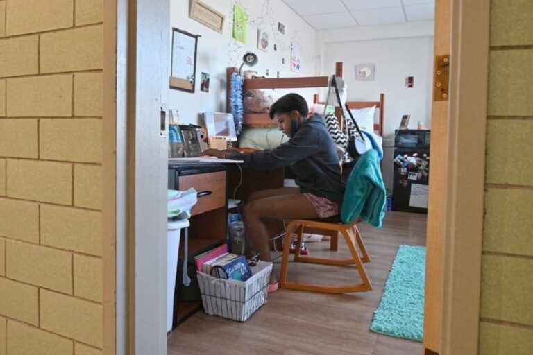 7 ways to make your dorm feel like home