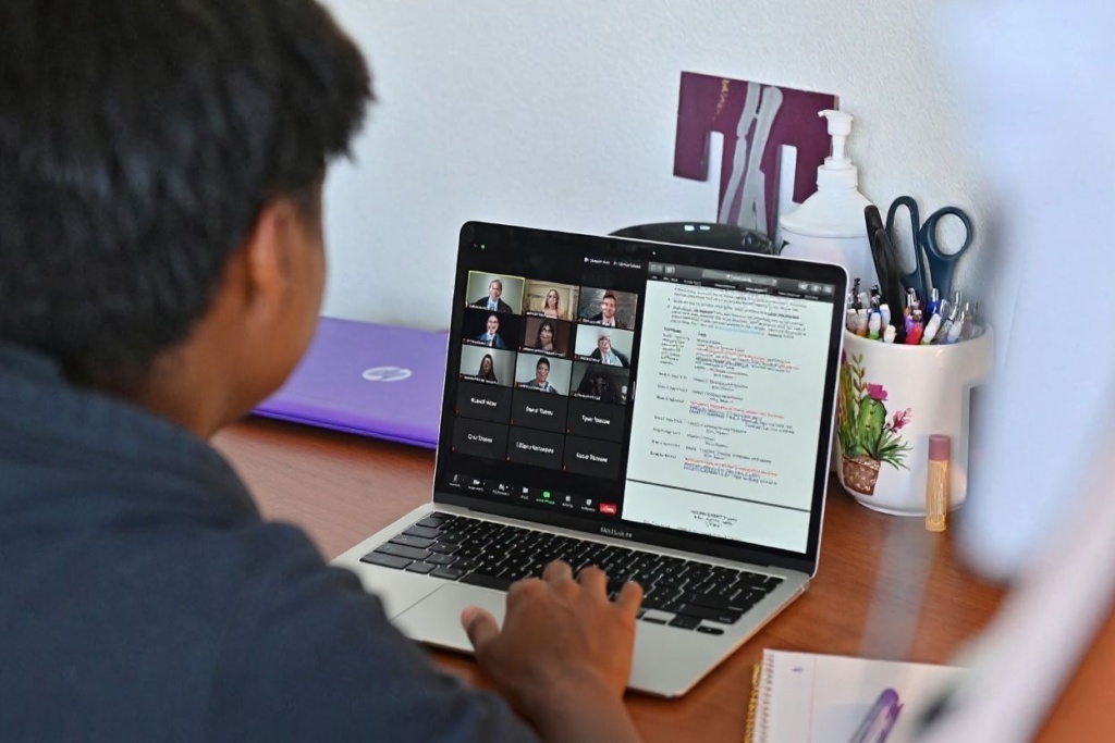 The best free certification online courses offer you flexibility that allows you to balance work while studying. Source: