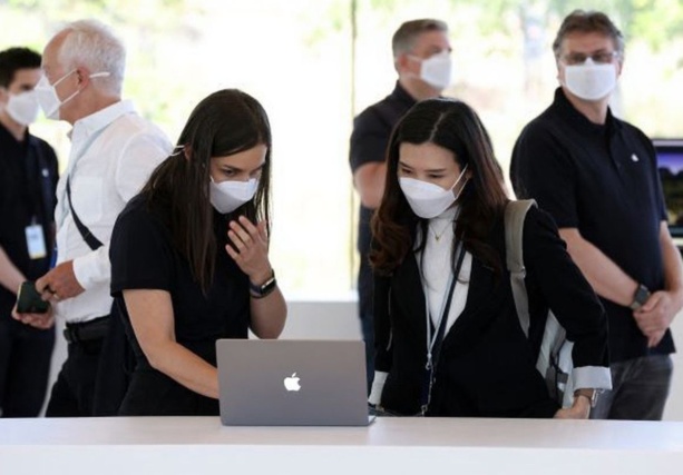 Should int'l students buy their Apple MacBook Air at home or abroad?