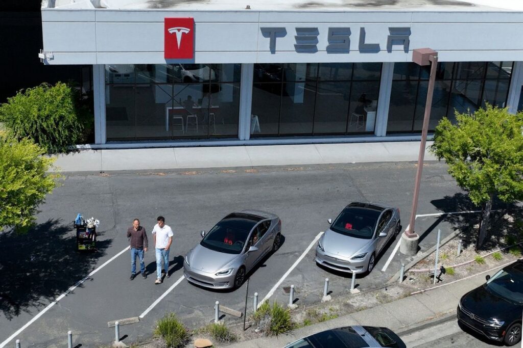 Dream of working at Tesla? You could probably get a referral if you speak to the right people. Source: Justin Sullivan/Getty Images North America/ Getty Images via