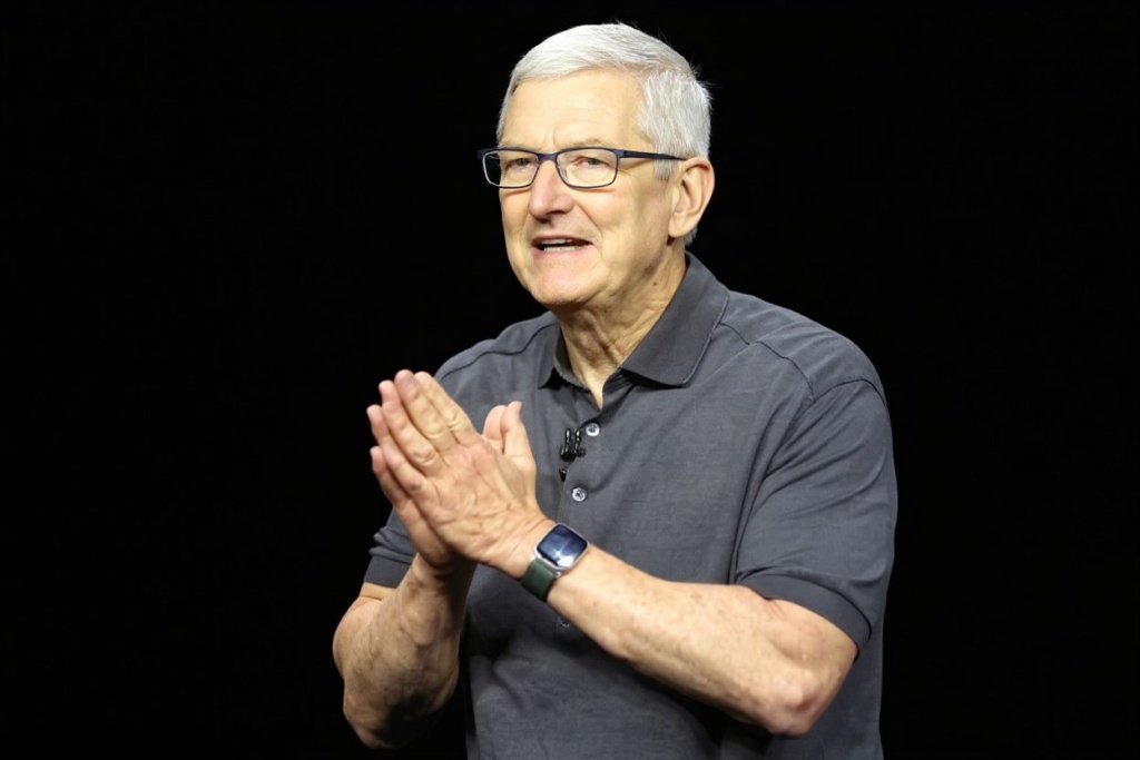 CEO of Apple, Tim Cook has a master’s in business administration from Duke University in Durham, North Carolina. Source: