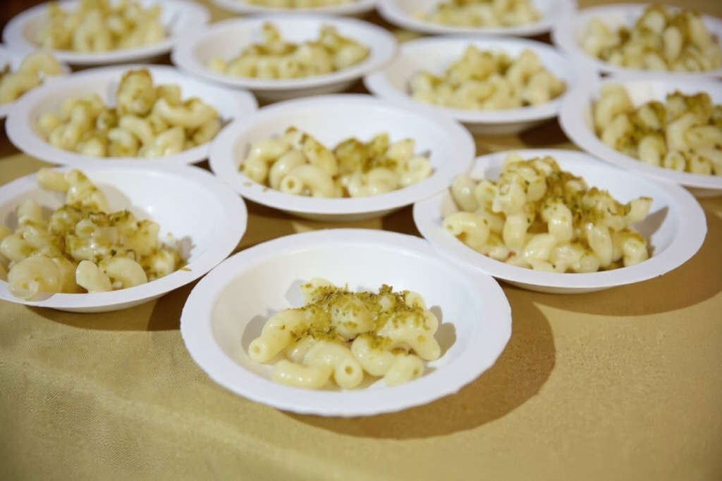 Mac and cheese is one of the easiest and cost friendly meals for students. Source: