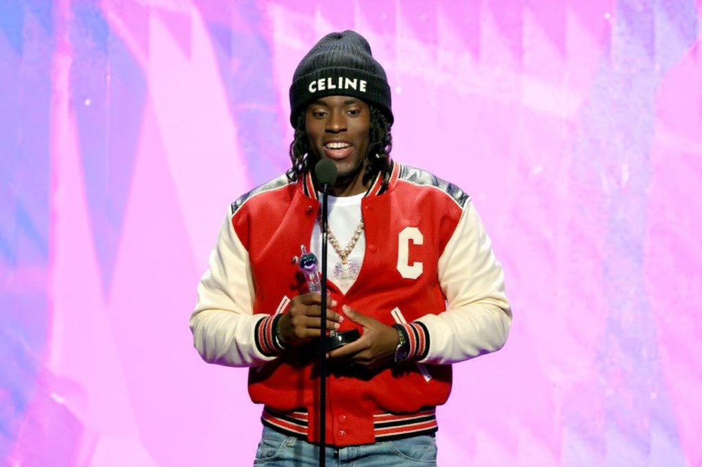 BEVERLY HILLS, CALIFORNIA – DECEMBER 04: Kai Cenat accepts the Streamer of the Year award onstage during the 2022 YouTube Streamy Awards at The Beverly Hilton on December 04, 2022 in Beverly Hills, California.   Amy Sussman/Getty Images/ (Photo by Amy Sussman / GETTY IMAGES NORTH AMERICA / Getty Images via )