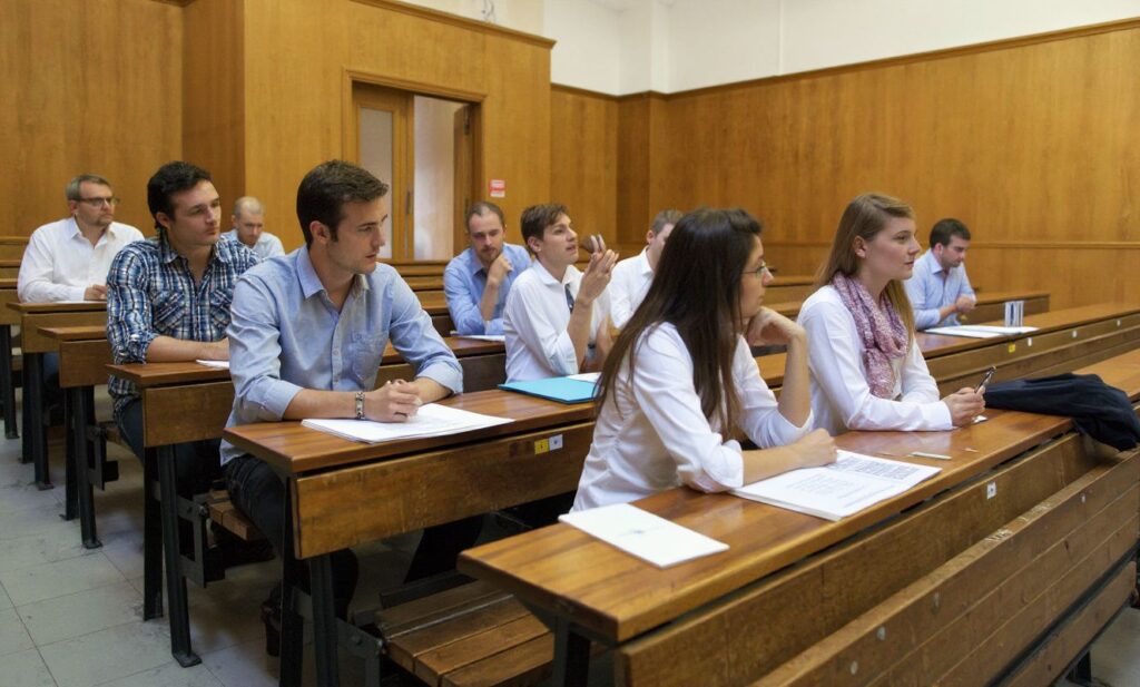 Students attend a symposium on June 2nd, 2013 on real estate law in the Dumas amphitheatre at the Law Faculty of the University in Aix-en-Provence, southern France.  PHOTO / PATRICE COPPEE (Photo by PATRICE COPPEE / )