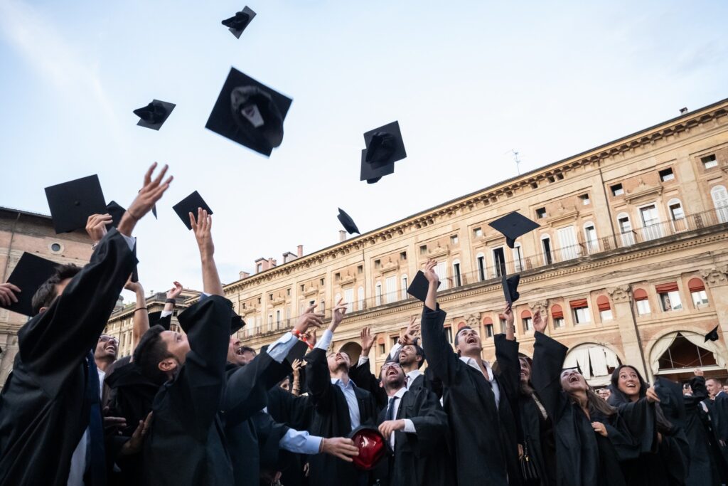 Alma Mater Studiorum - Università di Bologna/Facebook