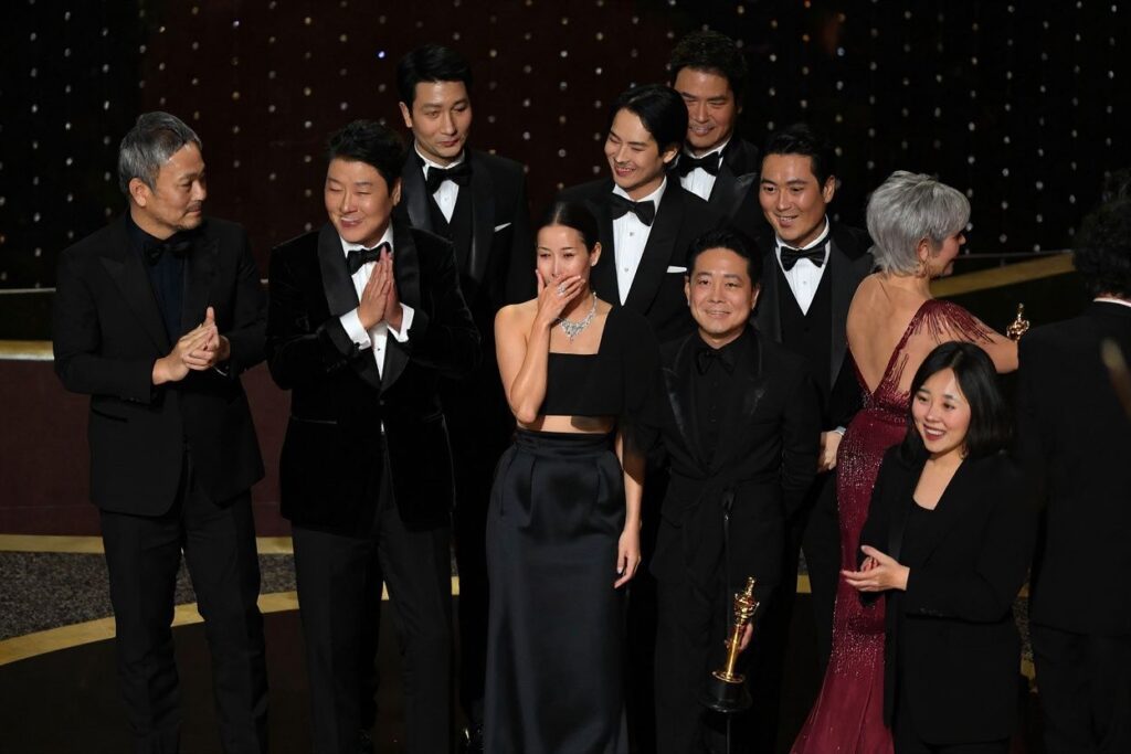 HOLLYWOOD, CALIFORNIA – FEBRUARY 09: (From 2nd L) Kang-ho Song, Lee Sun Gyun, Cho Yeo-jeong, Choi Woo-shik, Kwak Sin-ae, and Park Myung-hoon accept the Best Picture award for ‘Parasite’ with interpreter Sharon Choi onstage during the 92nd Annual Academy Awards at Dolby Theatre on February 09, 2020 in Hollywood, California.   Kevin Winter/Getty Images/ (Photo by KEVIN WINTER / GETTY IMAGES NORTH AMERICA / Getty Images via )