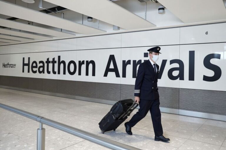 Will UK universities delay the academic term to January 2021?