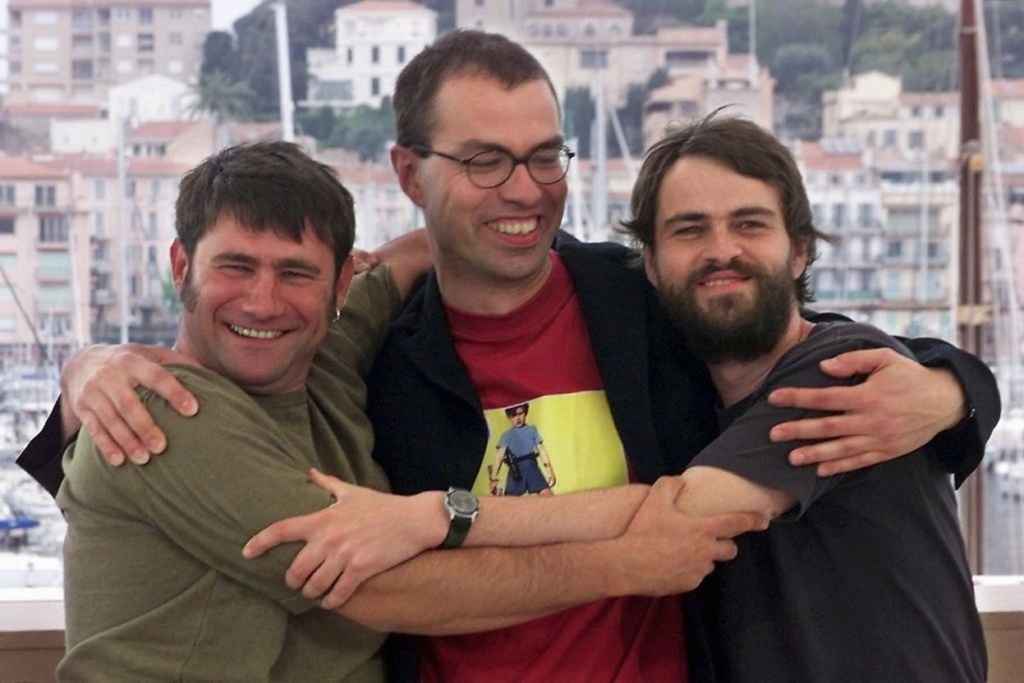 Experts say that talking to friends can provide stress relief, and can help you feel less lonely. Source: