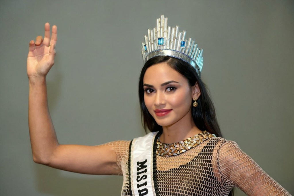 Pia Wurtzbach is known to be beauty with intelligence and skills. Source: